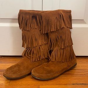 BoHo Women’s Minnetonka Fringe Boots ~ 10